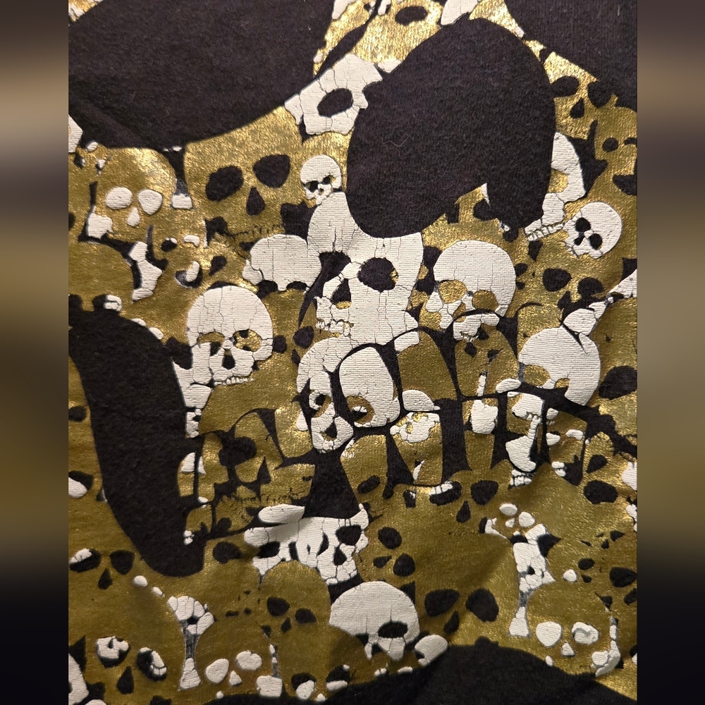 Top Heavy Black & Gold Short Sleeve Tee with Metallic Skull Design SzL - Picture 4 of 6